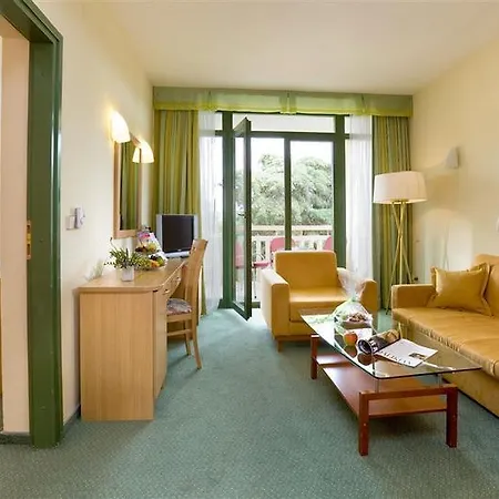 Aurora Plava Laguna 4* אומאג
