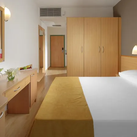 מלון Aurora Plava Laguna 4*