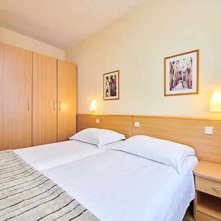 Aurora Plava Laguna 4* أوماغ
