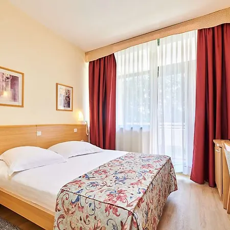 Aurora Plava Laguna أوماغ