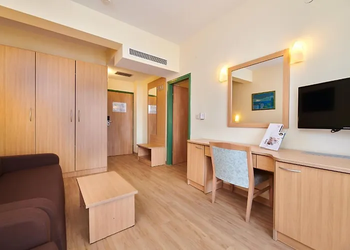 Hotel Aurora Plava Laguna 4*