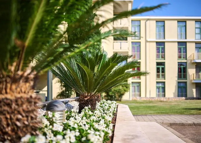 Hotel Aurora Plava Laguna 4*
