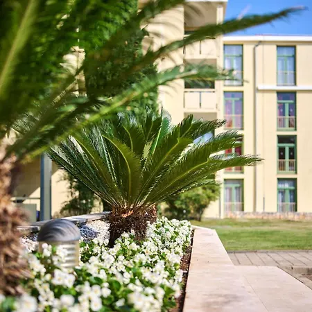 Aurora Plava Laguna فندق أوماغ