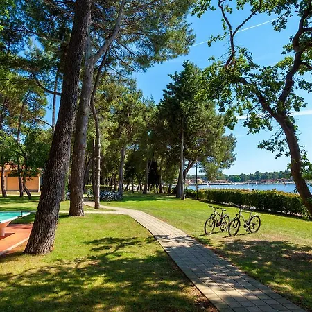 Aurora Plava Laguna فندق 4*