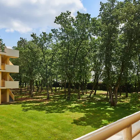 Aurora Plava Laguna فندق أوماغ